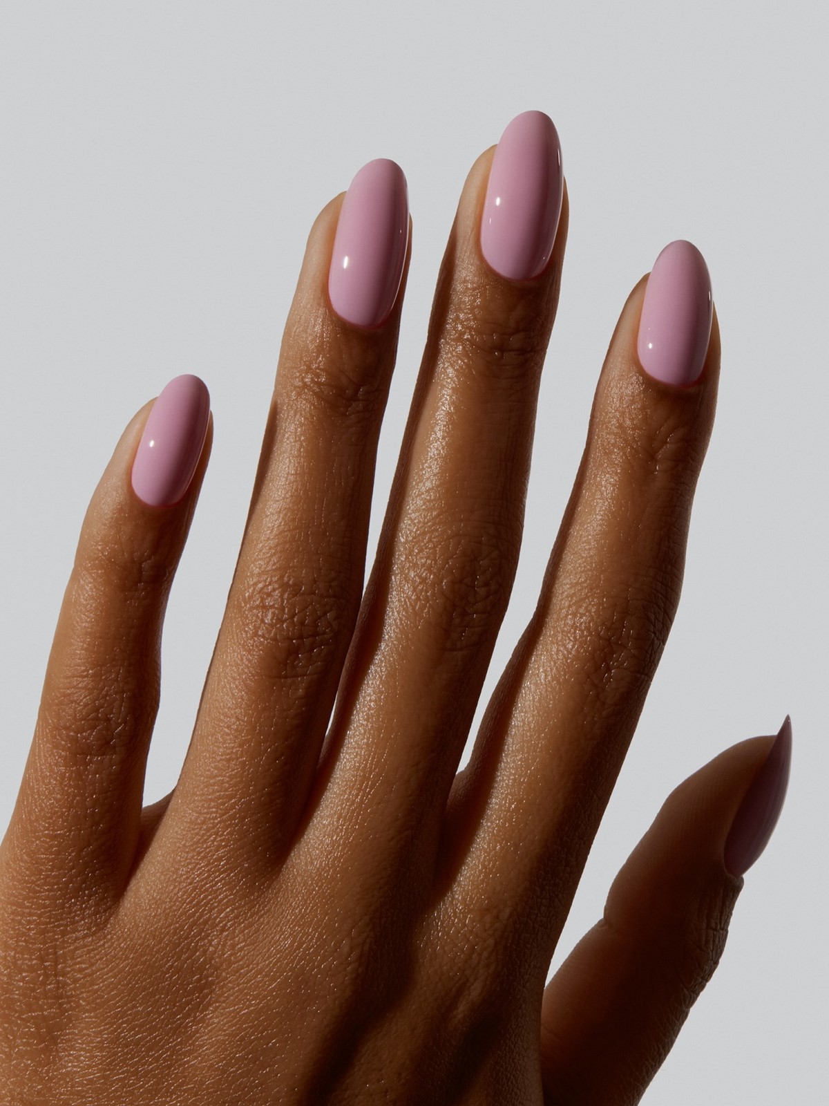 Универсальные оттенки ногтей для весеннего гардероба