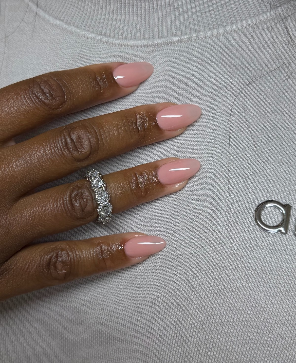 Универсальные оттенки ногтей для весеннего гардероба