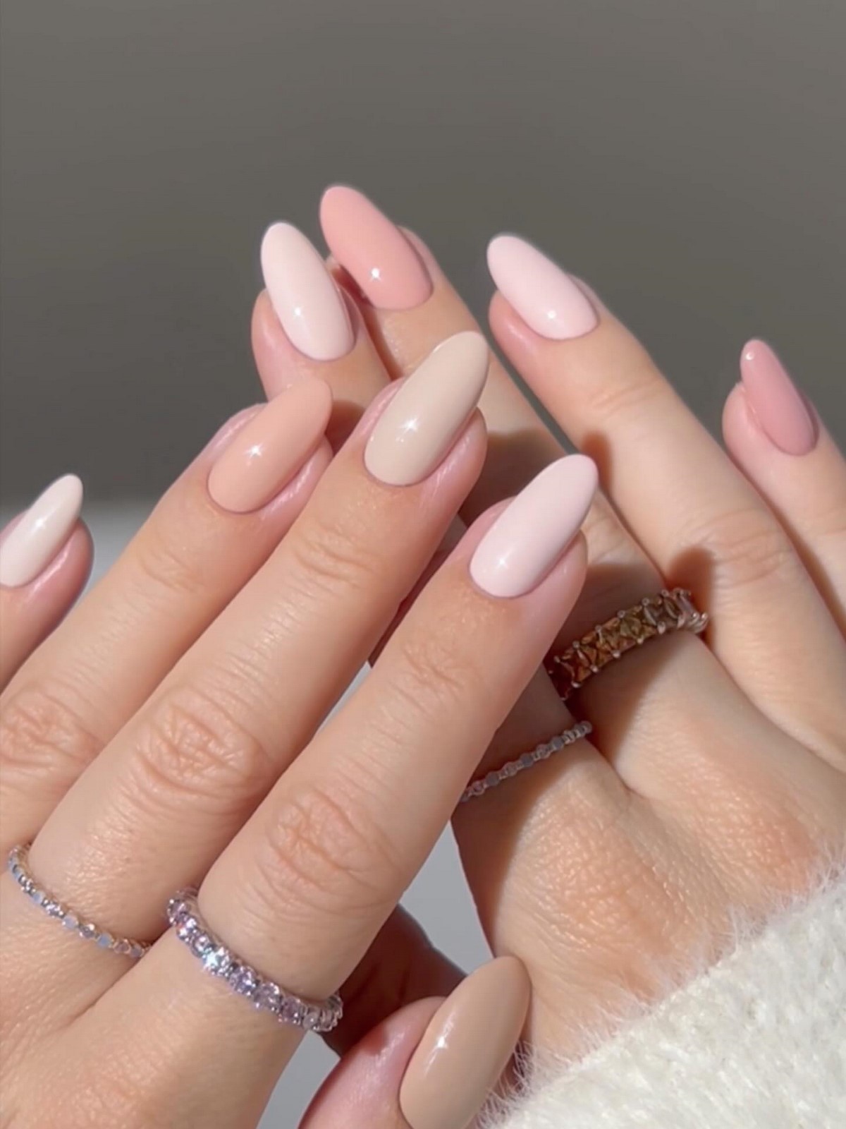 Молочный маникюр: самый аккуратный вариант сезона