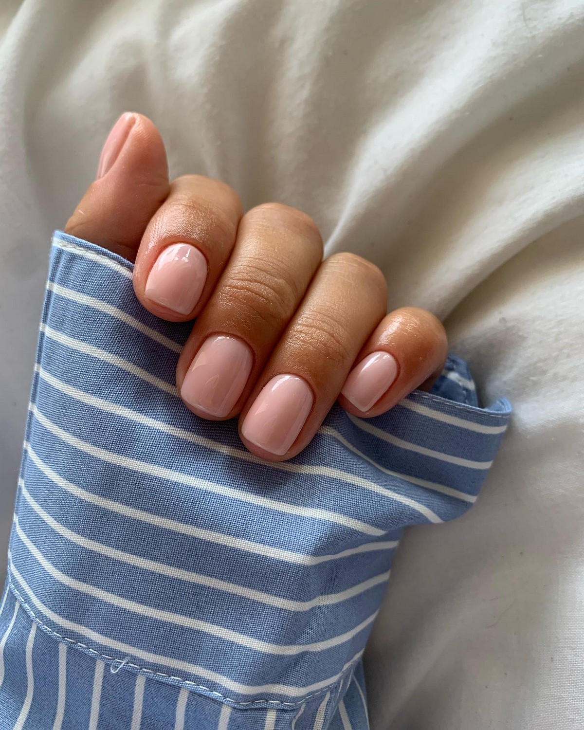 Нежный маникюр на каждый день: цвета, которые выглядят дорого