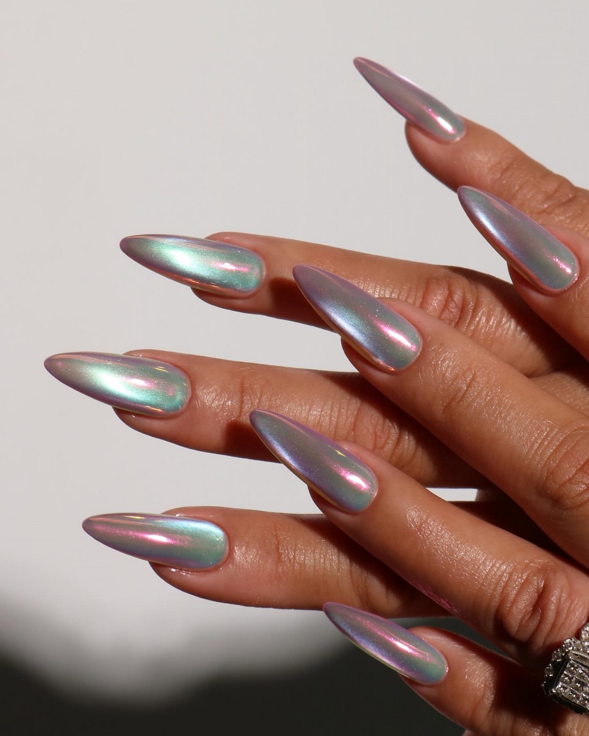 Маникюр весна 2026: 15 трендов, которые диктуют стиль