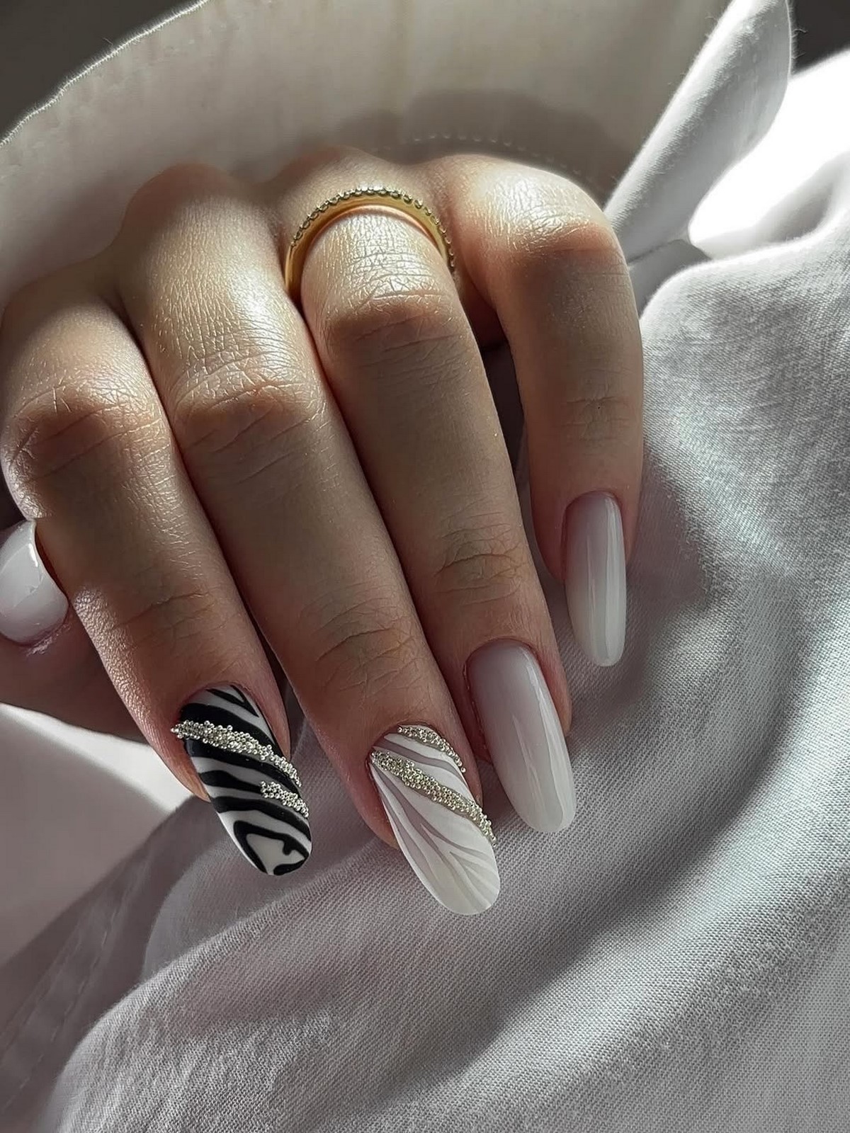 Cloud Dancer и молочный маникюр: главный тренд 2026 года