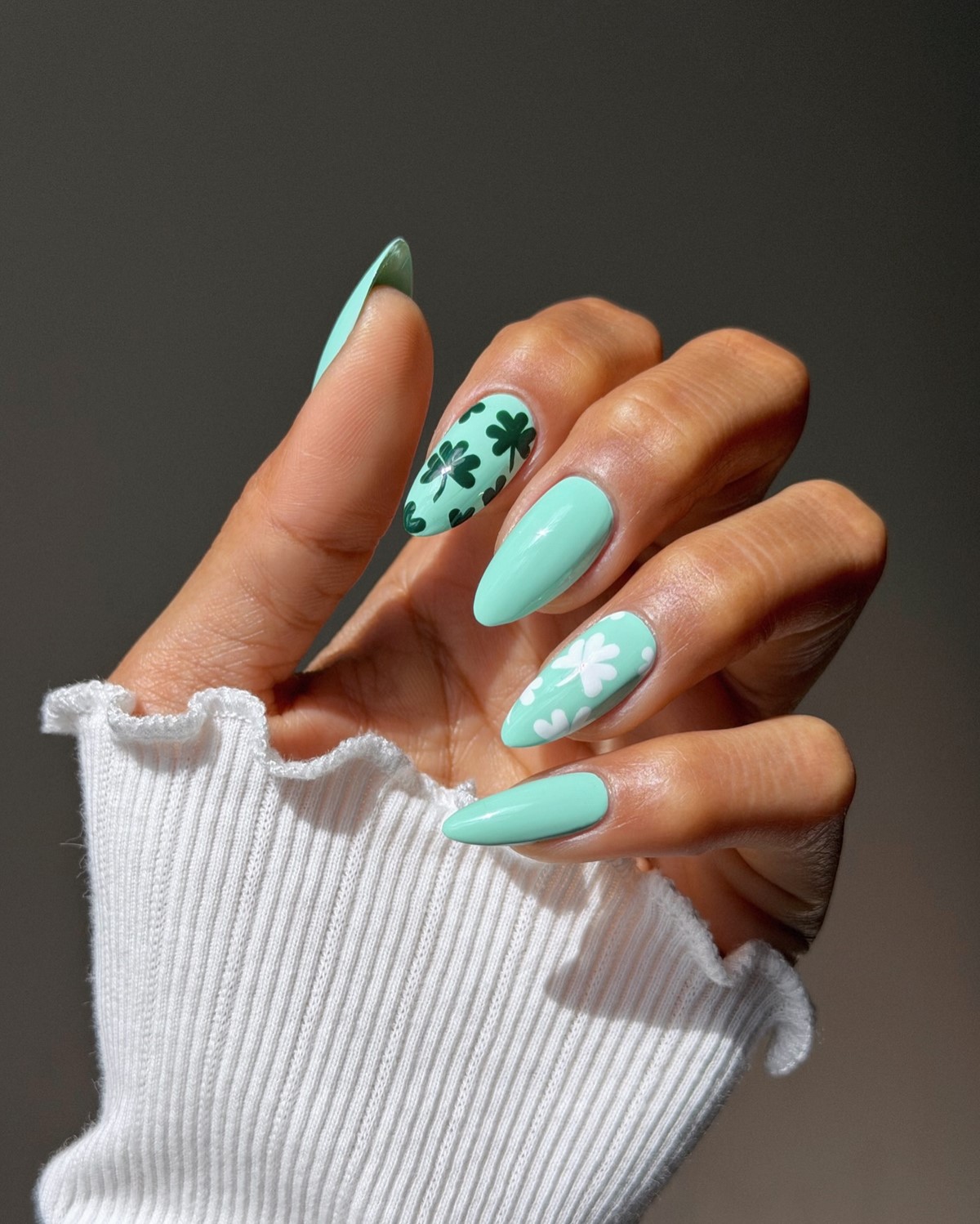 Нежный маникюр на каждый день: цвета, которые выглядят дорого