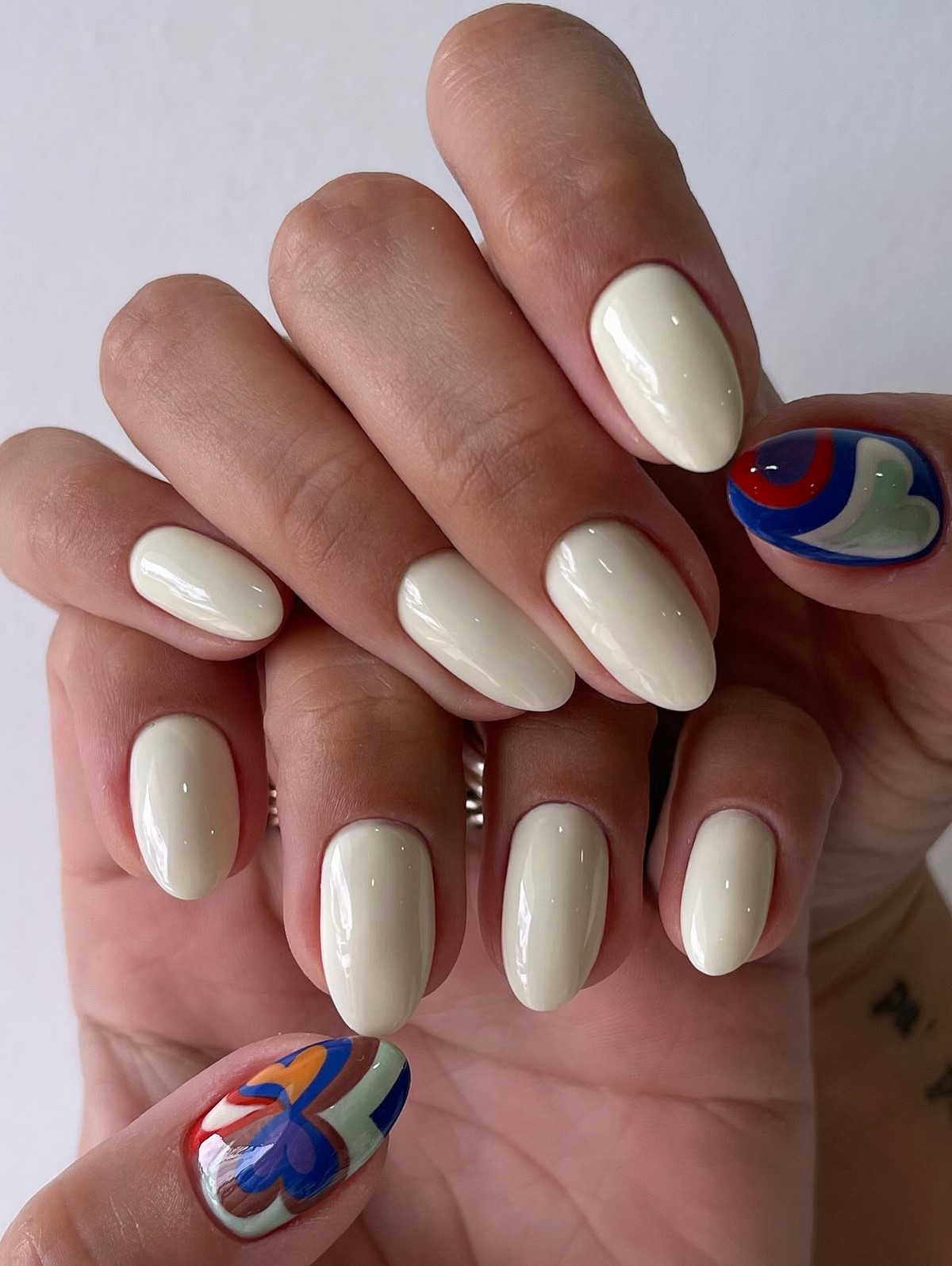 Маникюр весна 2026: 15 трендов, которые диктуют стиль