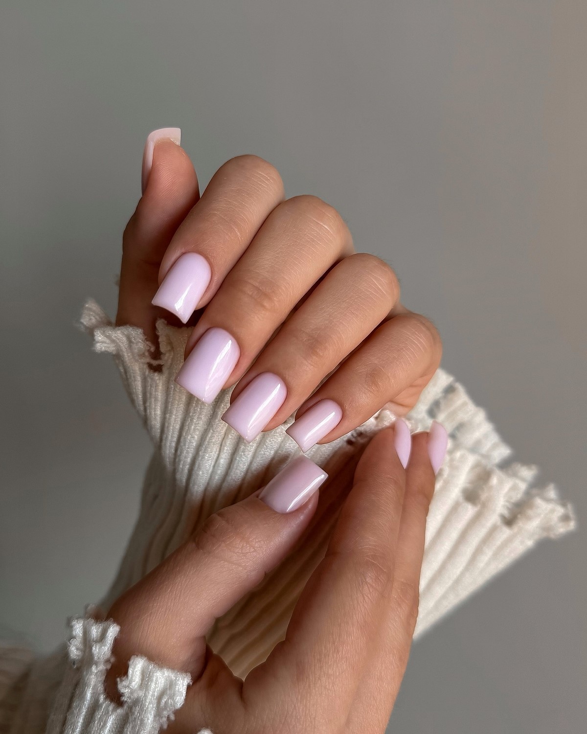 Молочный маникюр: самый аккуратный вариант сезона