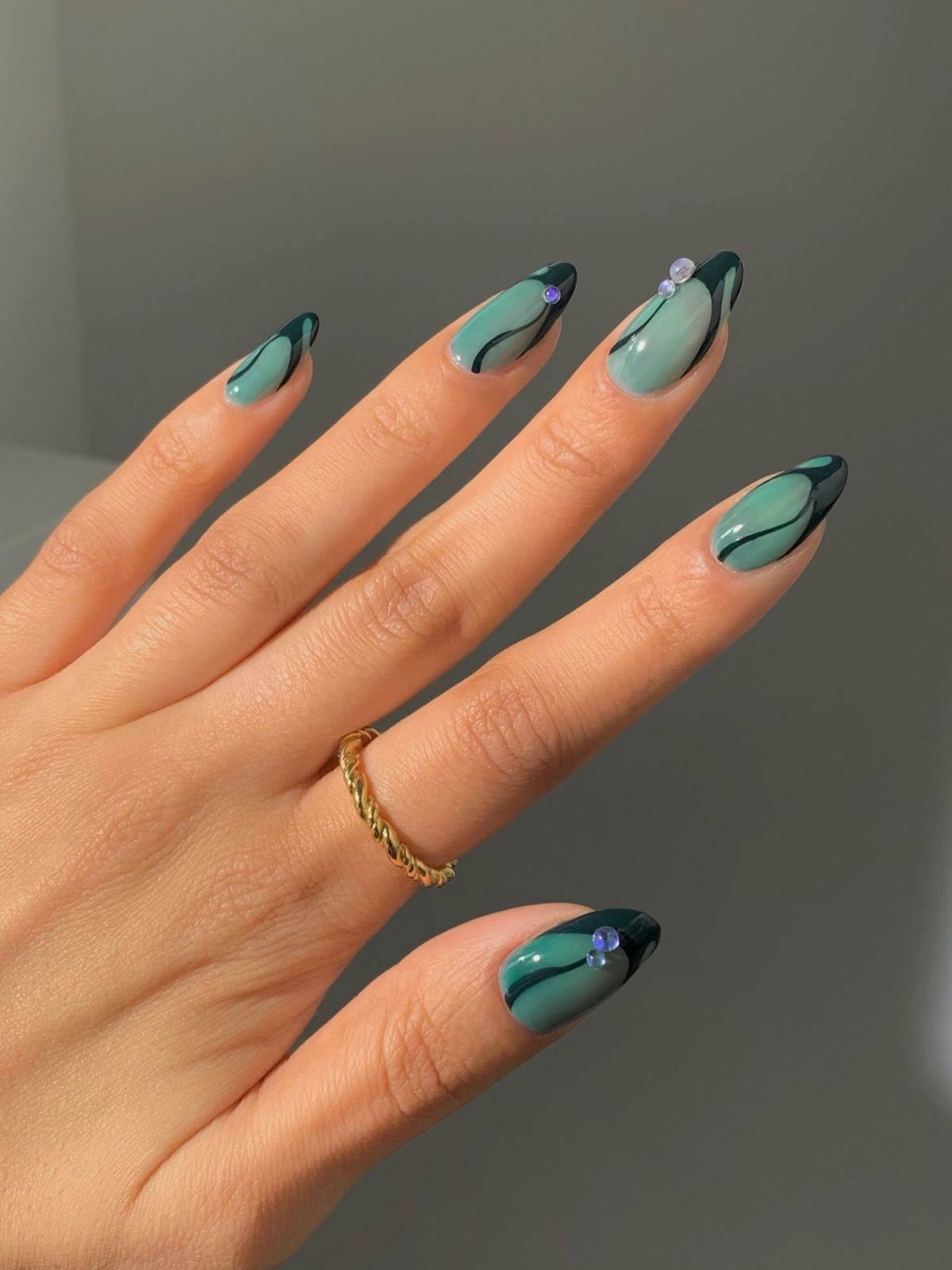 Маникюр весна 2026: 15 трендов, которые диктуют стиль