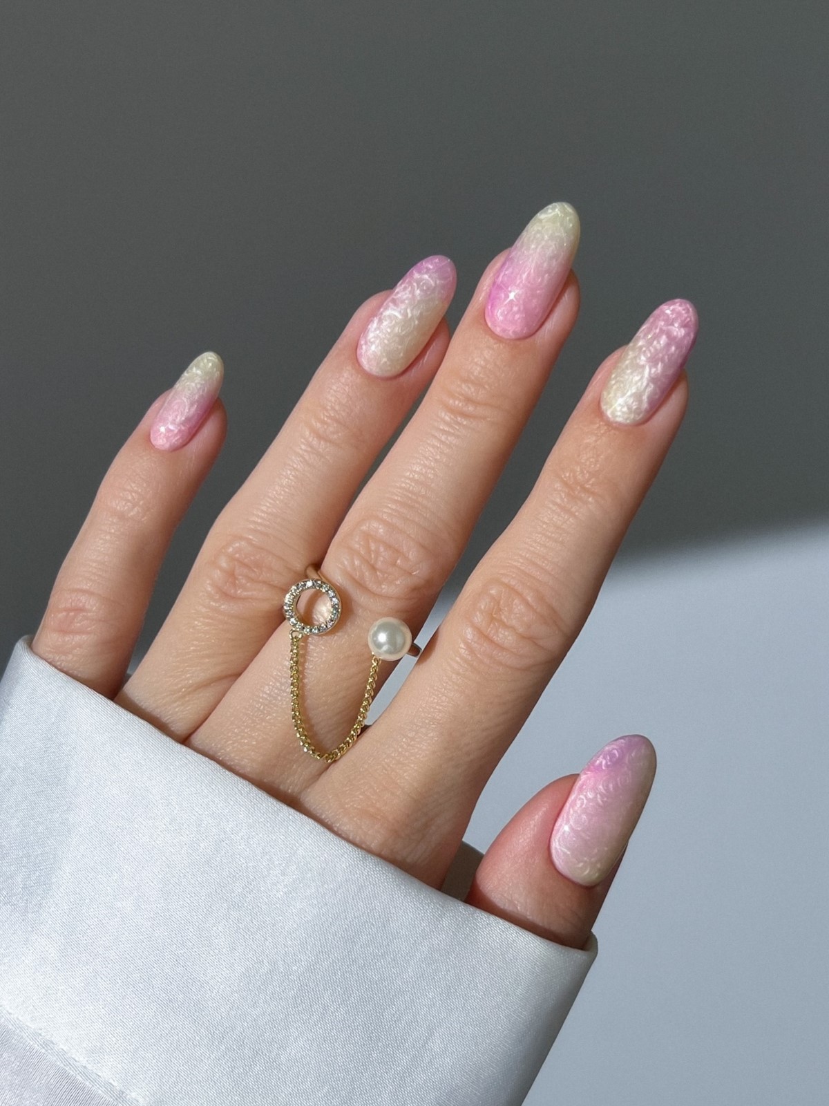 Маникюр весна 2026: 15 трендов, которые диктуют стиль