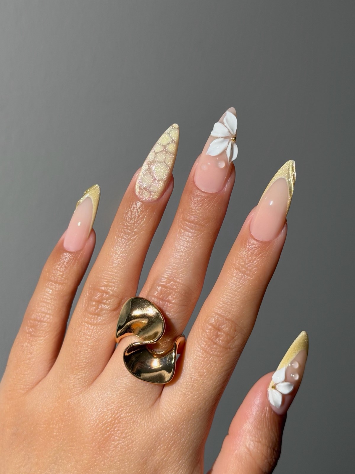 Маникюр весна 2026: 15 трендов, которые диктуют стиль