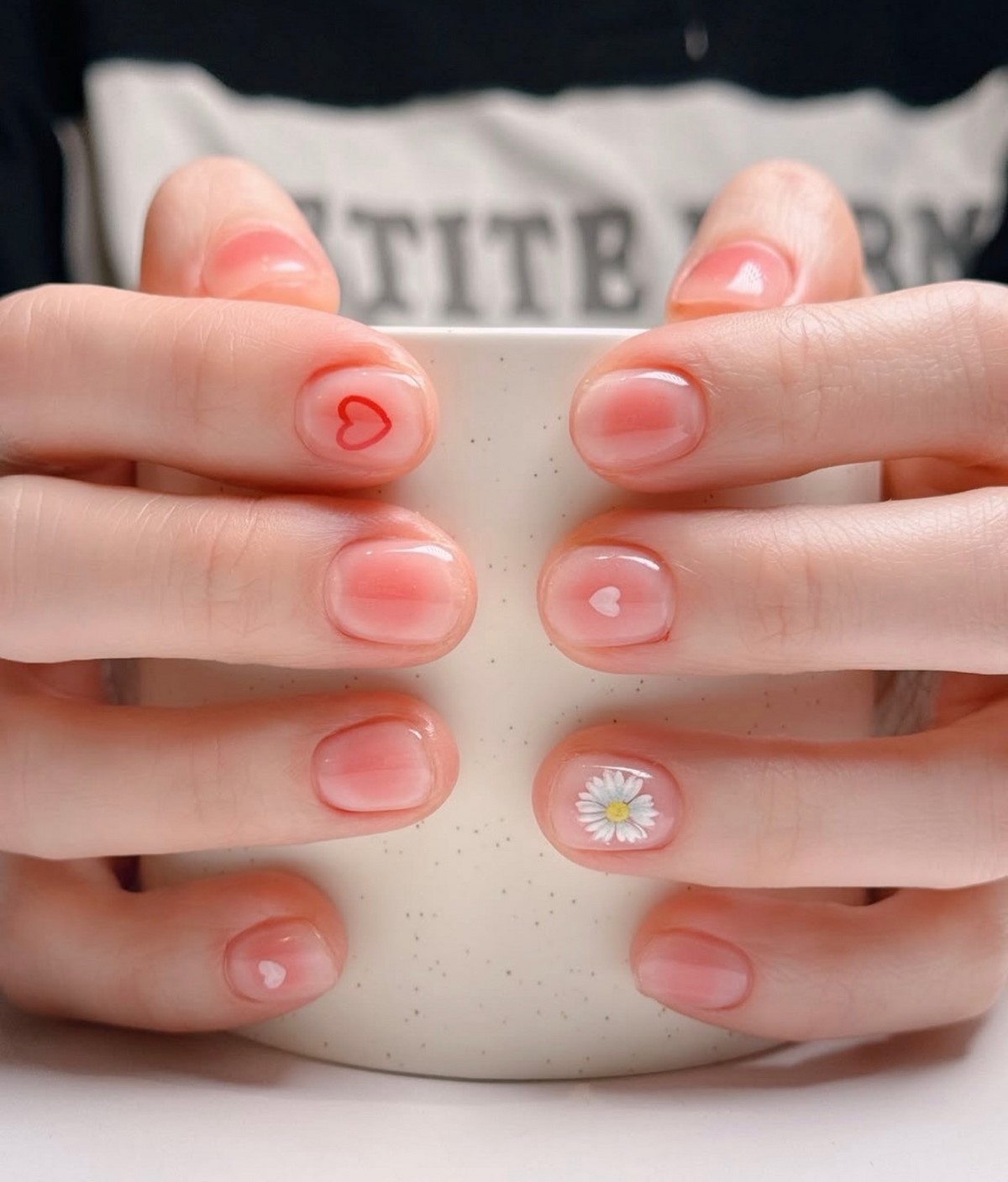 Маникюр весна 2026: 15 трендов, которые диктуют стиль