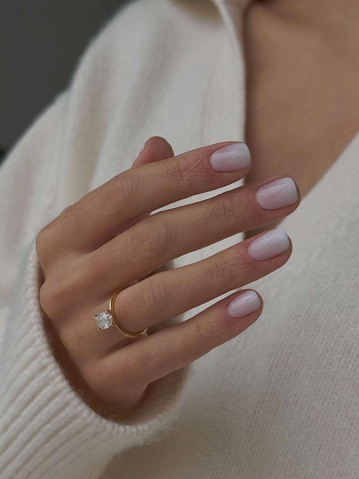 Cloud Dancer и молочный маникюр: главный тренд 2026 года