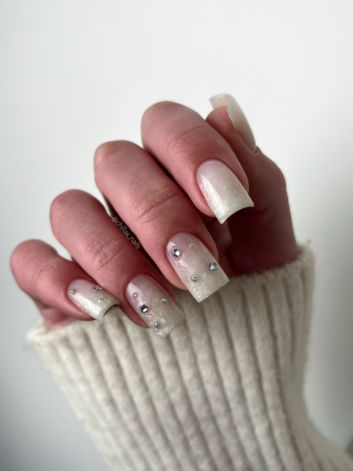 Молочный маникюр: самый аккуратный вариант сезона