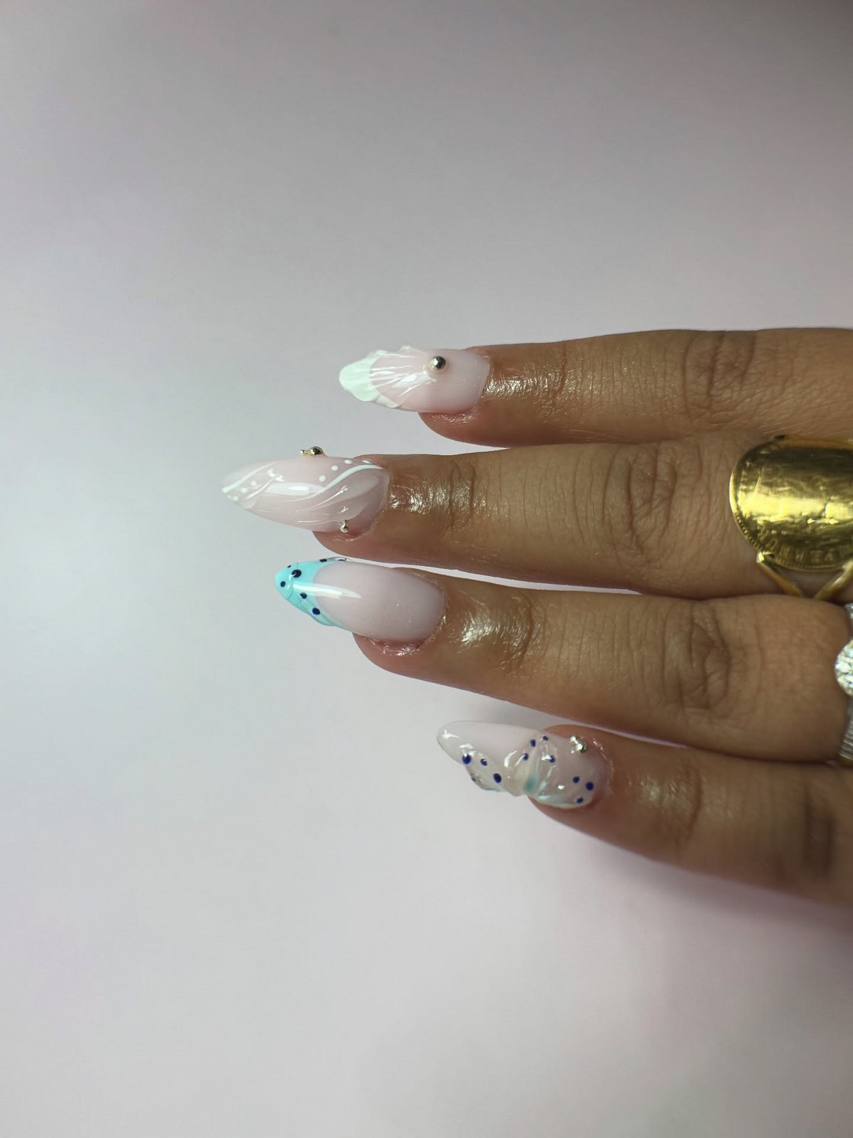 Молочный маникюр: самый аккуратный вариант сезона