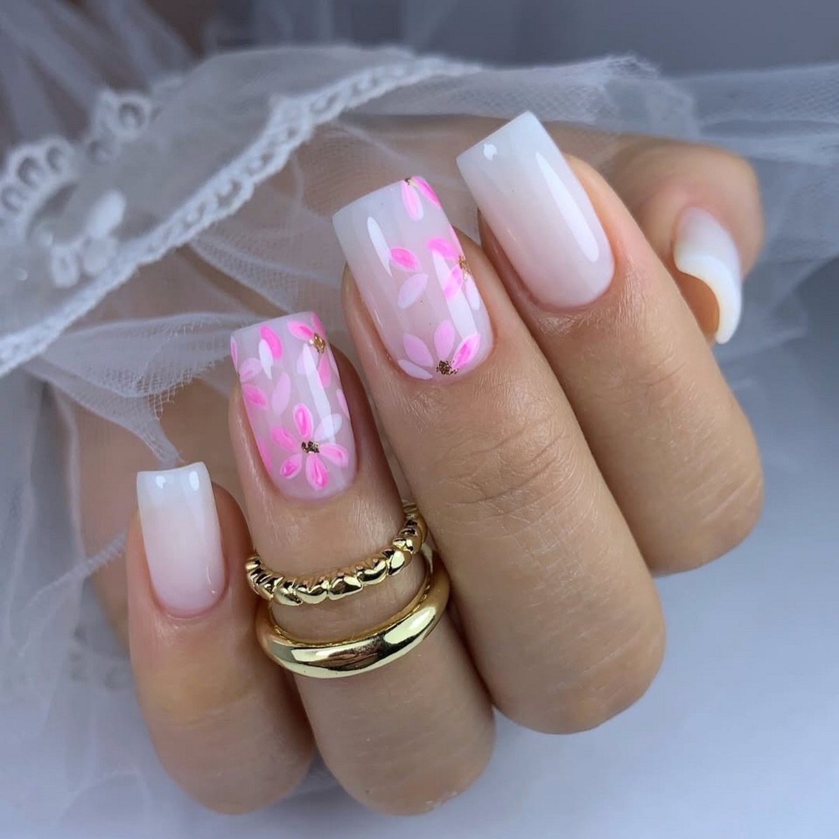 Молочный маникюр: самый аккуратный вариант сезона