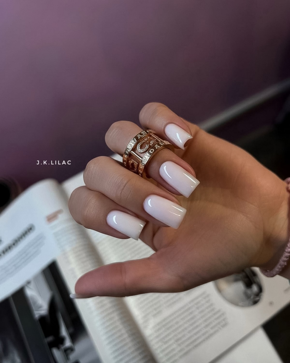 Молочный маникюр: самый аккуратный вариант сезона