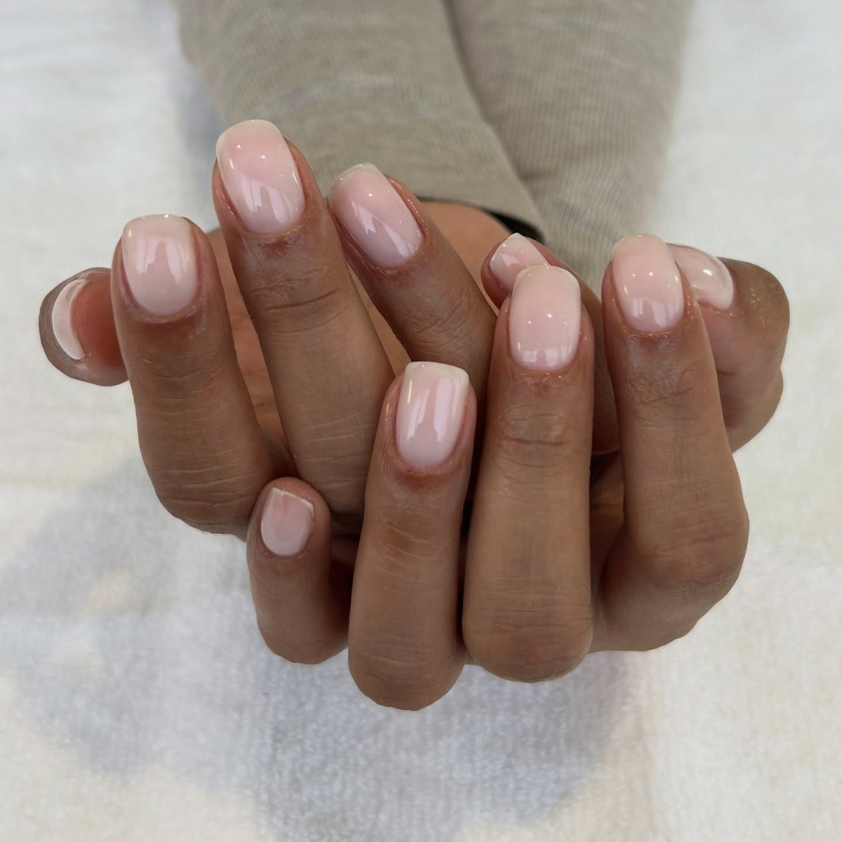 Молочный маникюр: самый аккуратный вариант сезона