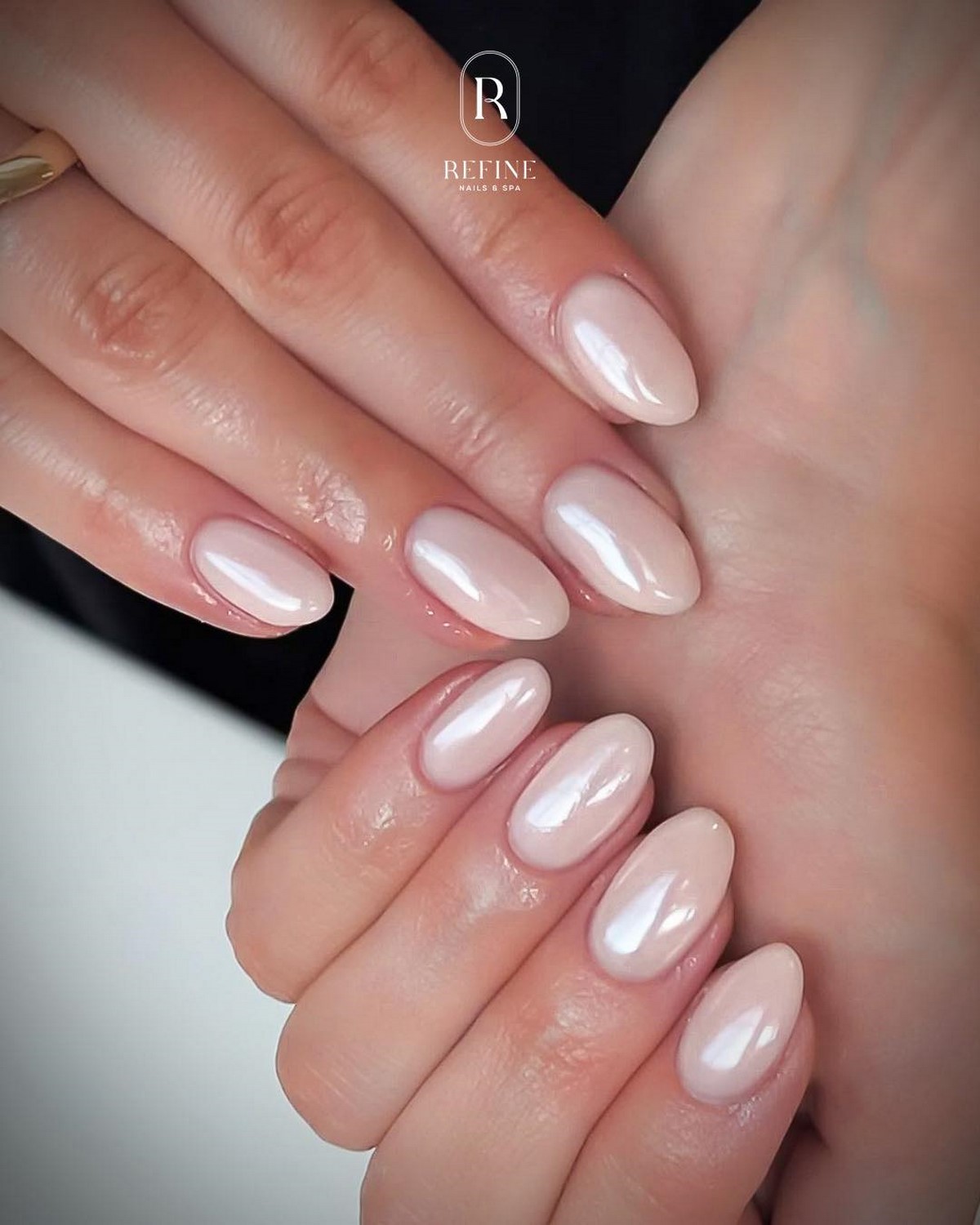 Молочный маникюр: самый аккуратный вариант сезона