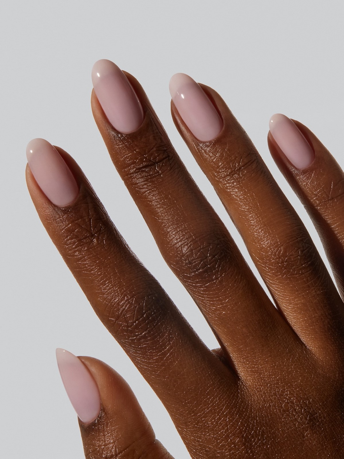 Нежный маникюр на каждый день: цвета, которые выглядят дорого