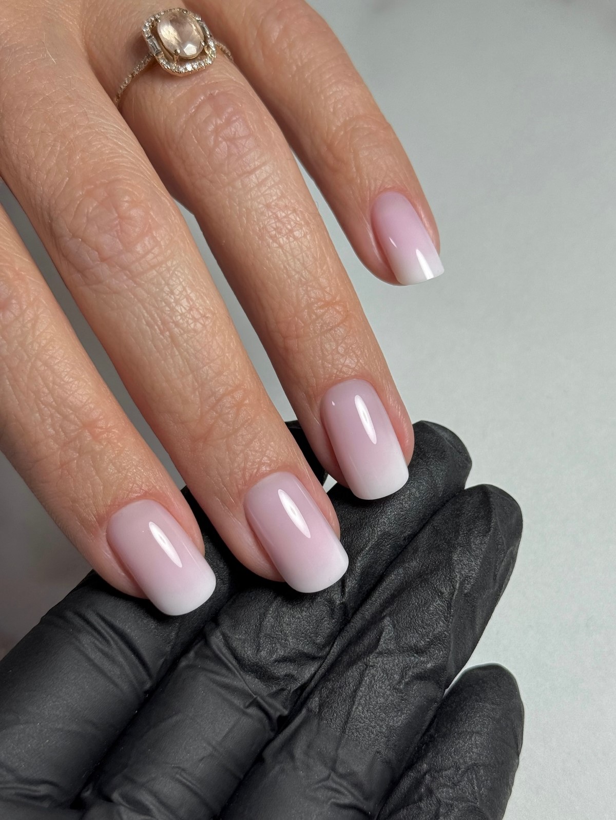 Нежный маникюр на каждый день: цвета, которые выглядят дорого