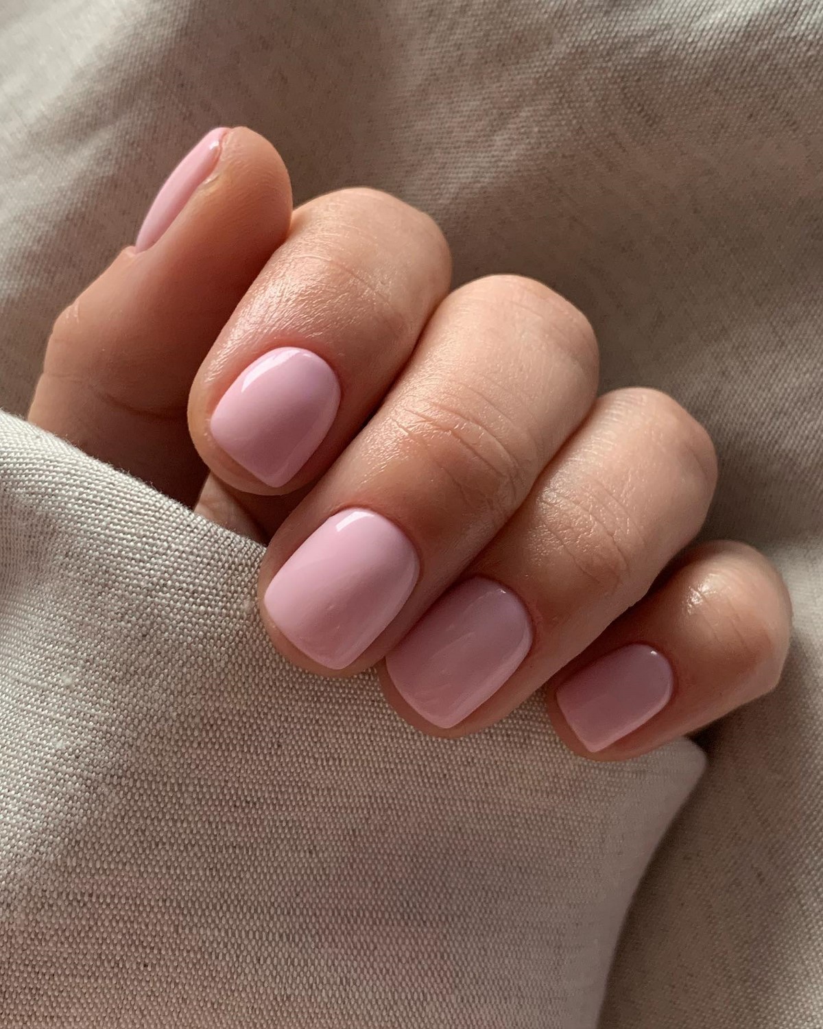 Нежный маникюр на каждый день: цвета, которые выглядят дорого