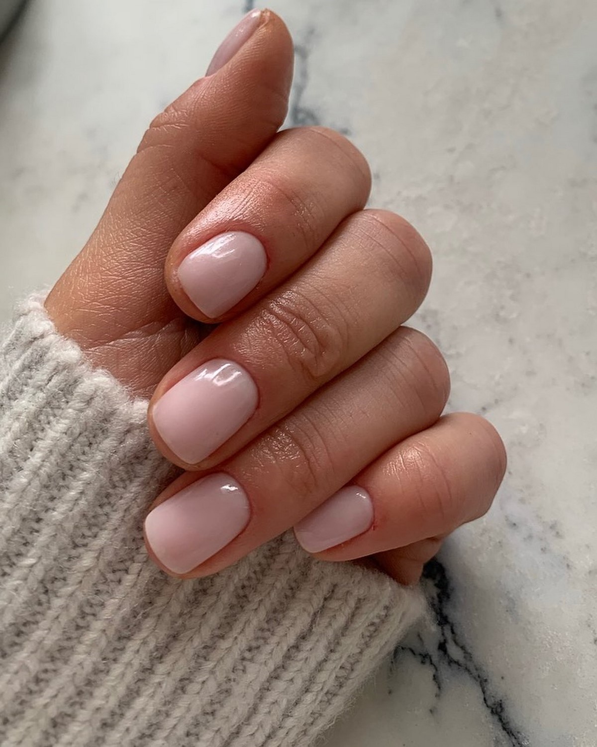 Нежный маникюр на каждый день: цвета, которые выглядят дорого