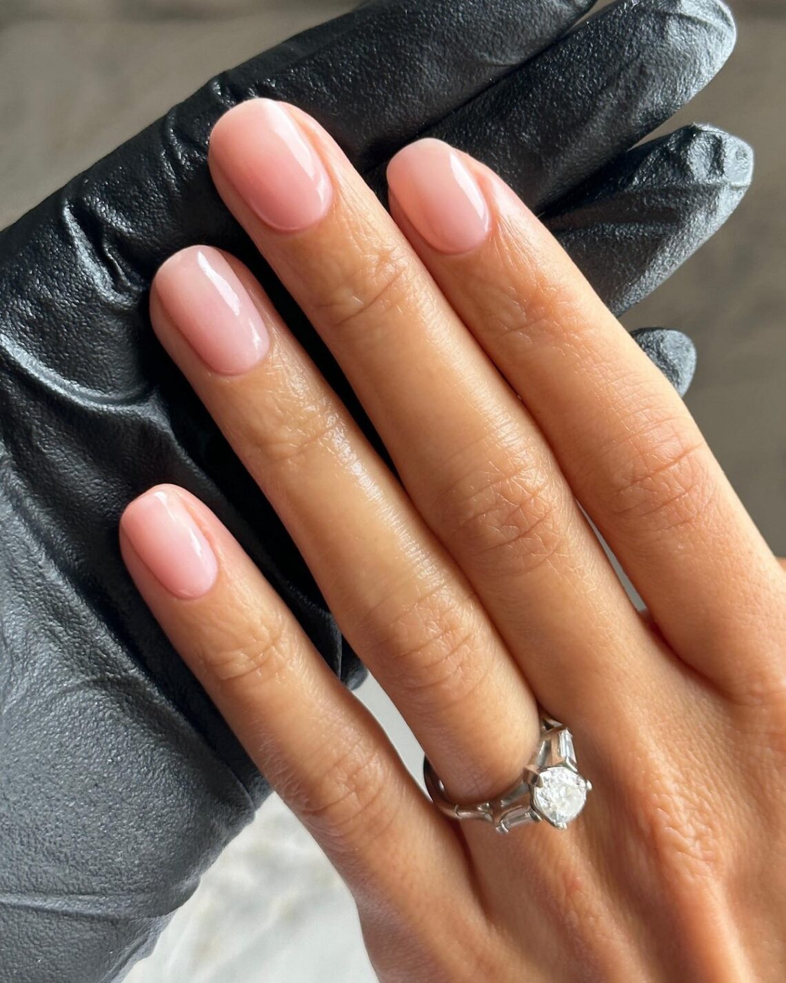 Этот маникюр дешевит руки — его все еще делают, не замечая ошибки