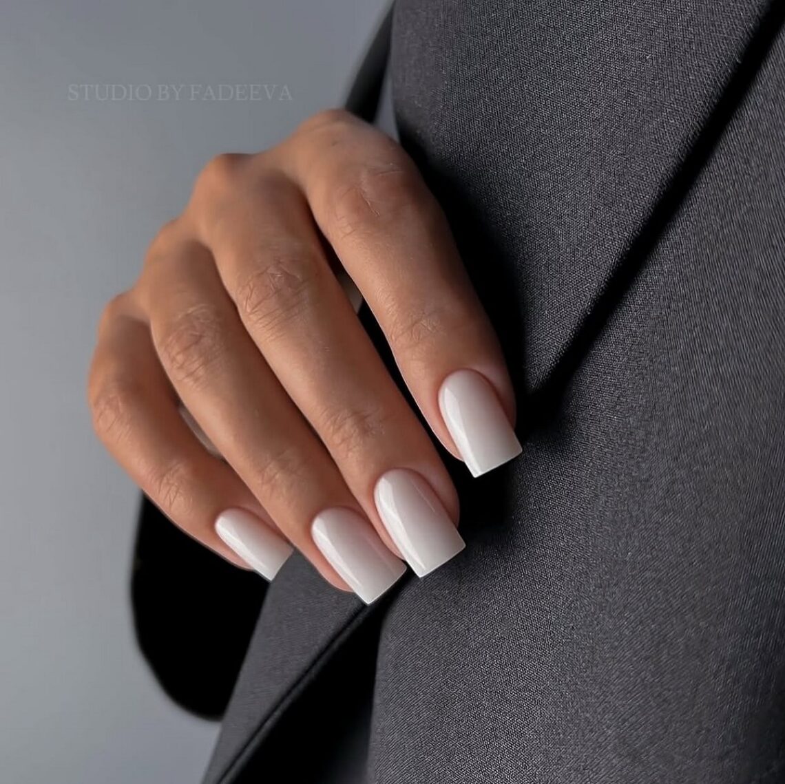 Этот маникюр выглядит дорого без дизайна — его выбирают чаще