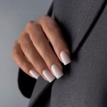Этот маникюр выглядит дорого без дизайна — его выбирают чаще