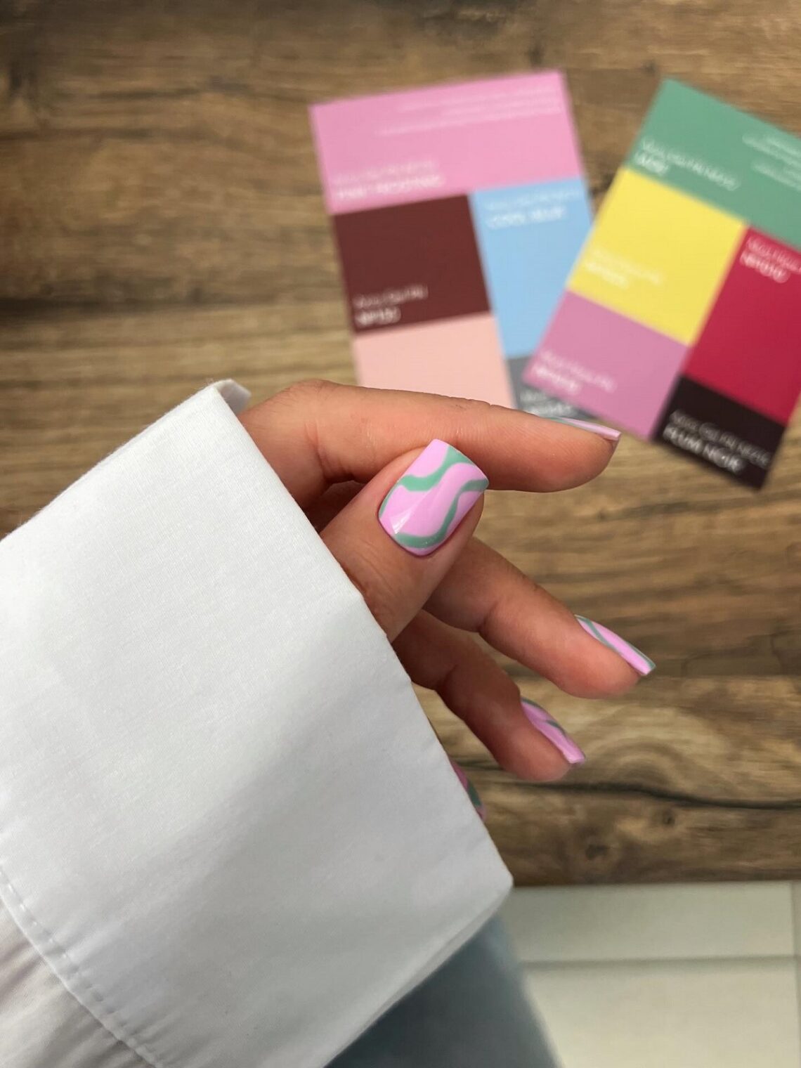 Короткие ногти снова в моде — и выглядят аккуратнее длинных