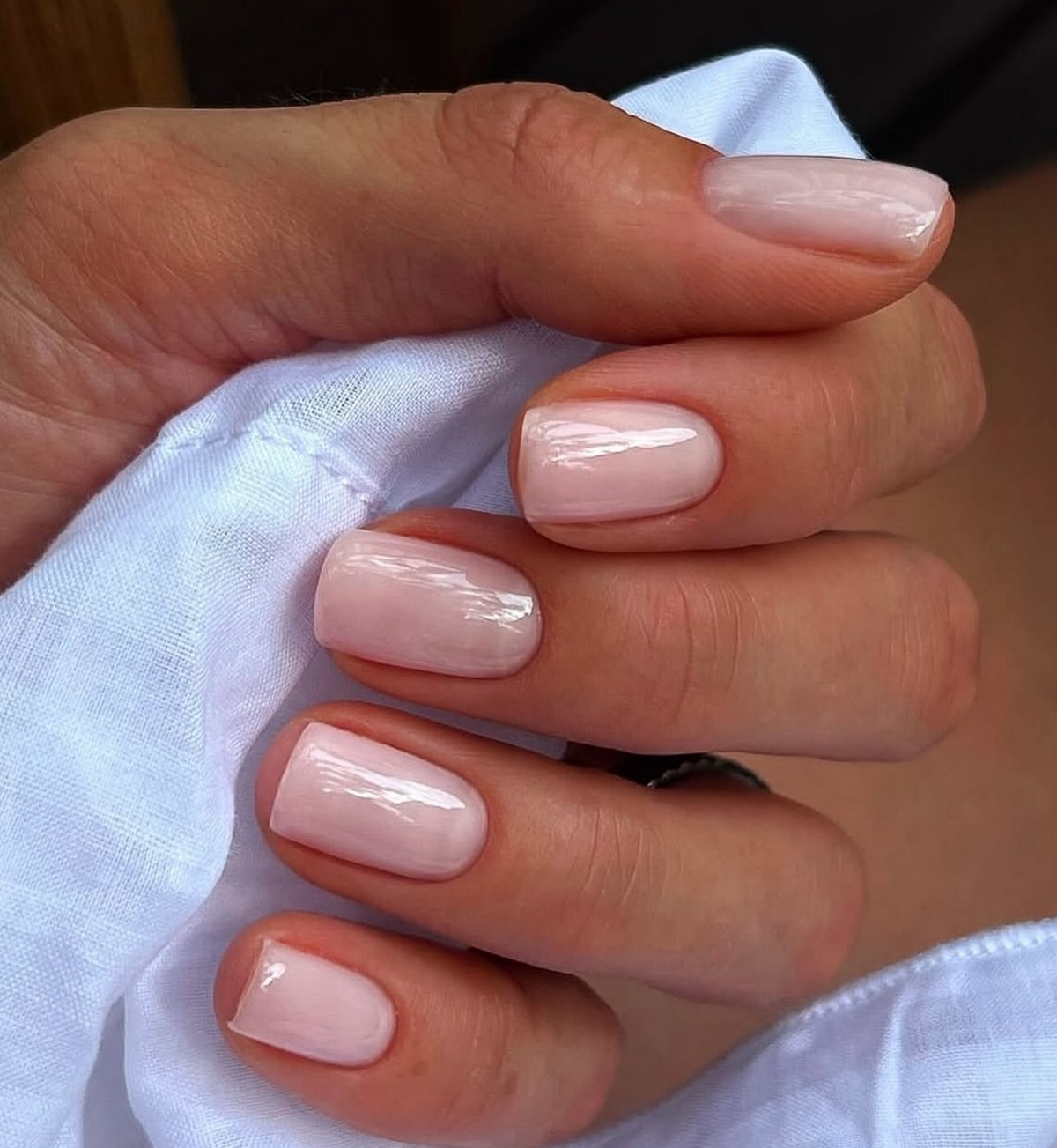 Этот маникюр выглядит дорого без дизайна — его выбирают чаще