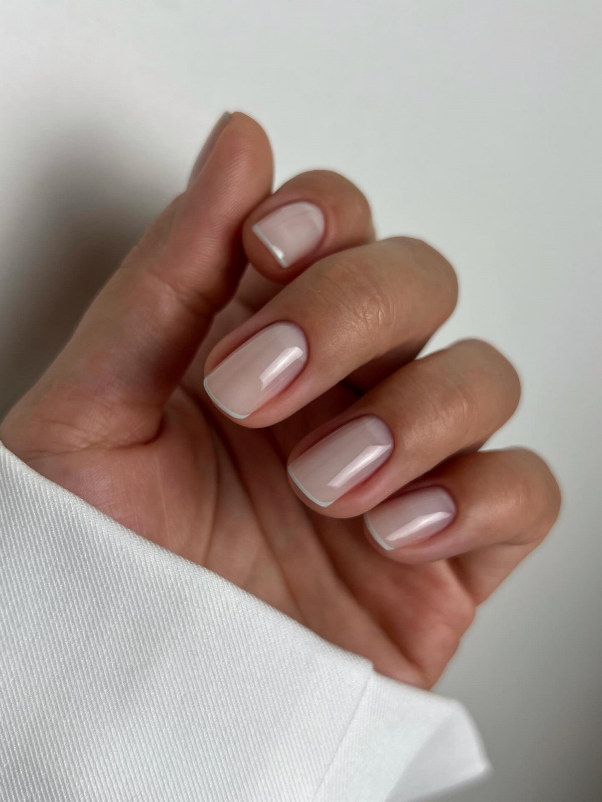 Короткие ногти снова в моде — и выглядят аккуратнее длинных