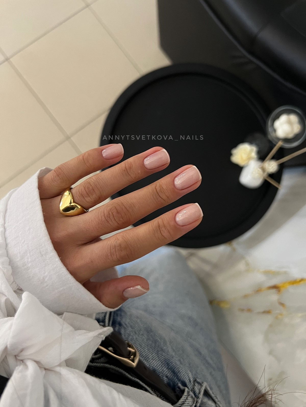 Этот маникюр выглядит дорого без дизайна — его выбирают чаще