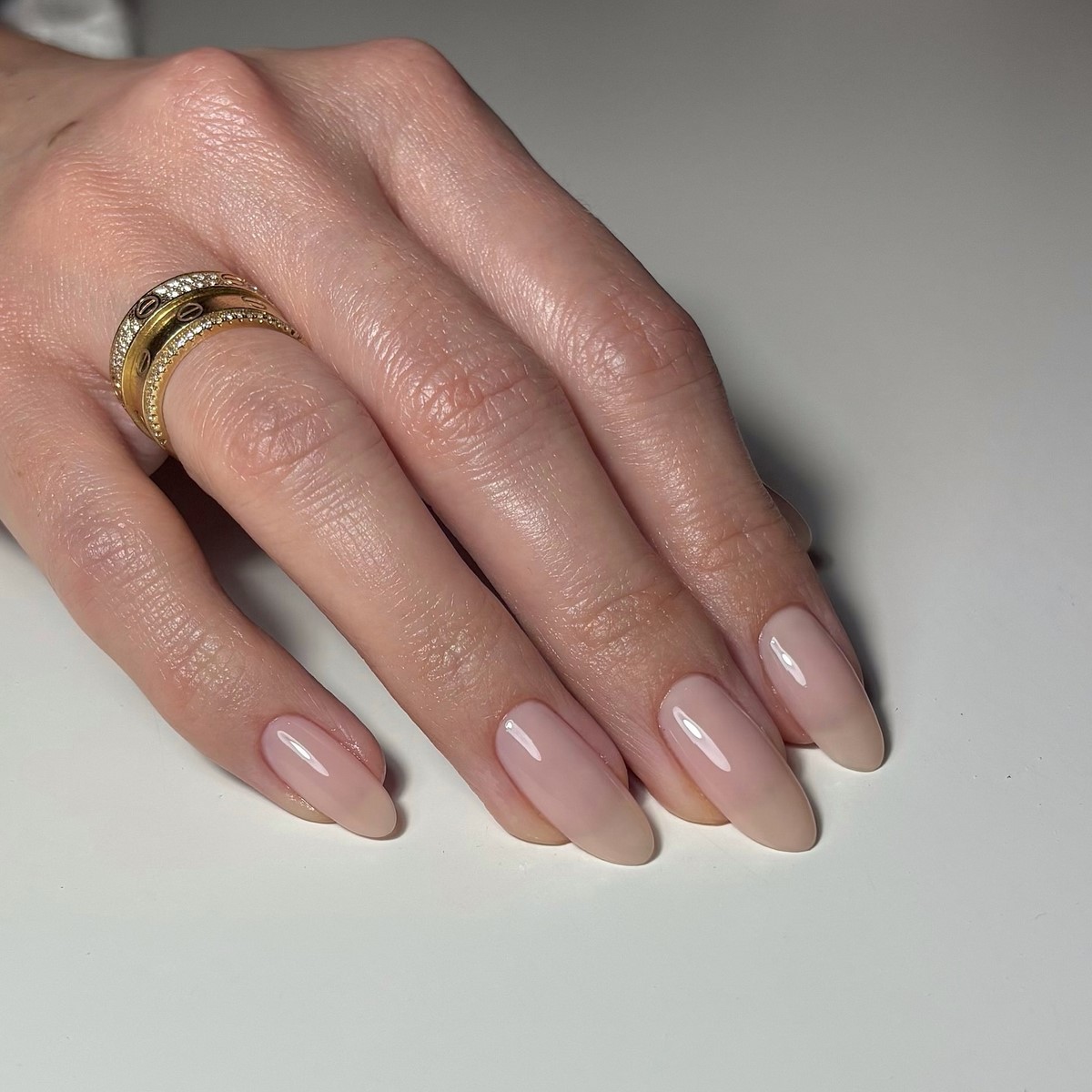 Этот маникюр дешевит руки — его все еще делают, не замечая ошибки