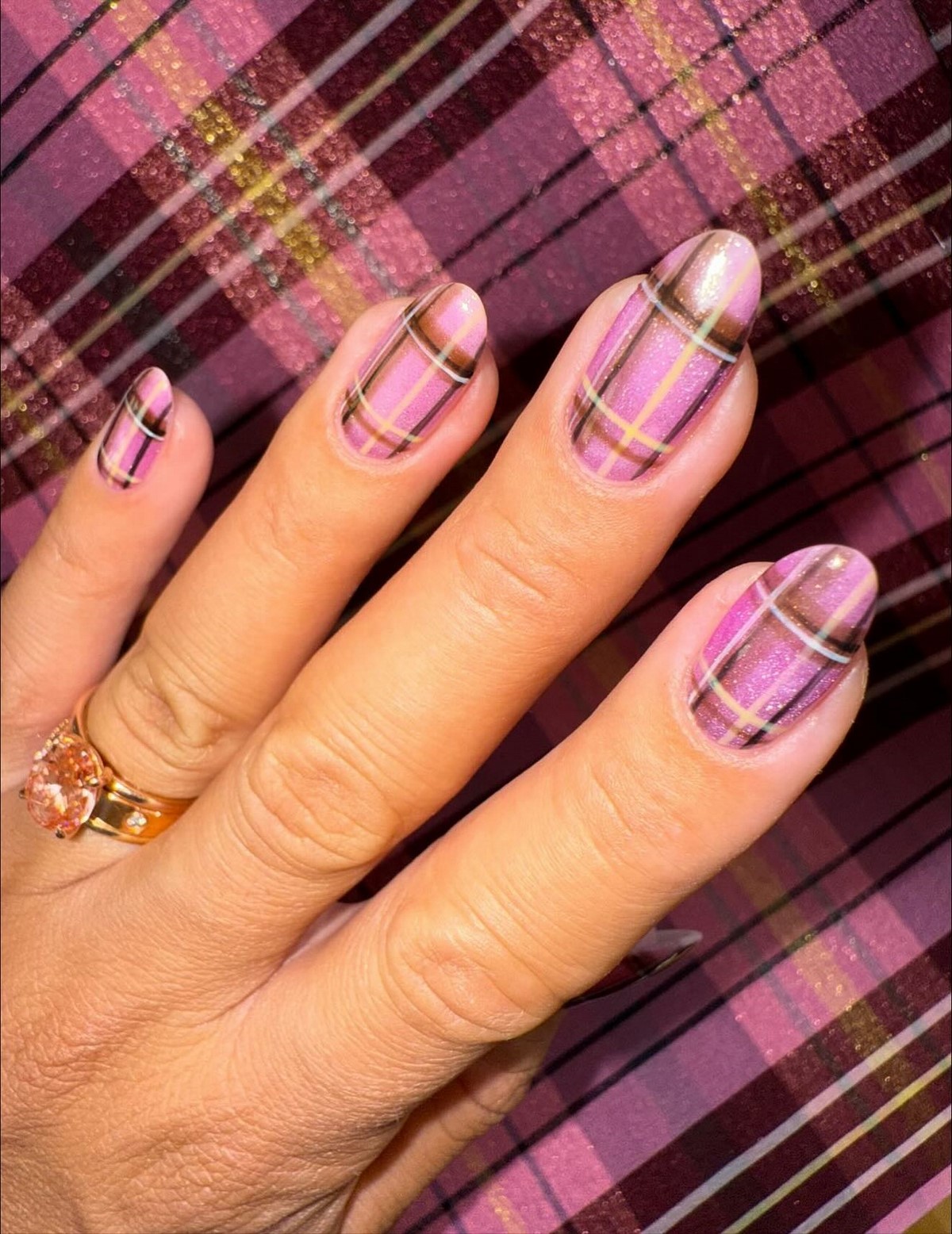 Клетчатый маникюр в апреле 2026: как выглядит аргайл сейчас