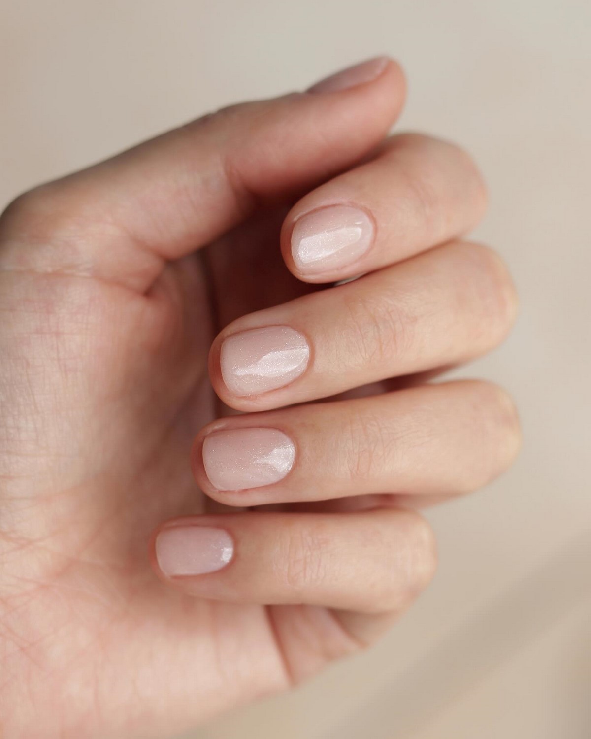 Этот маникюр выглядит дорого без дизайна — его выбирают чаще