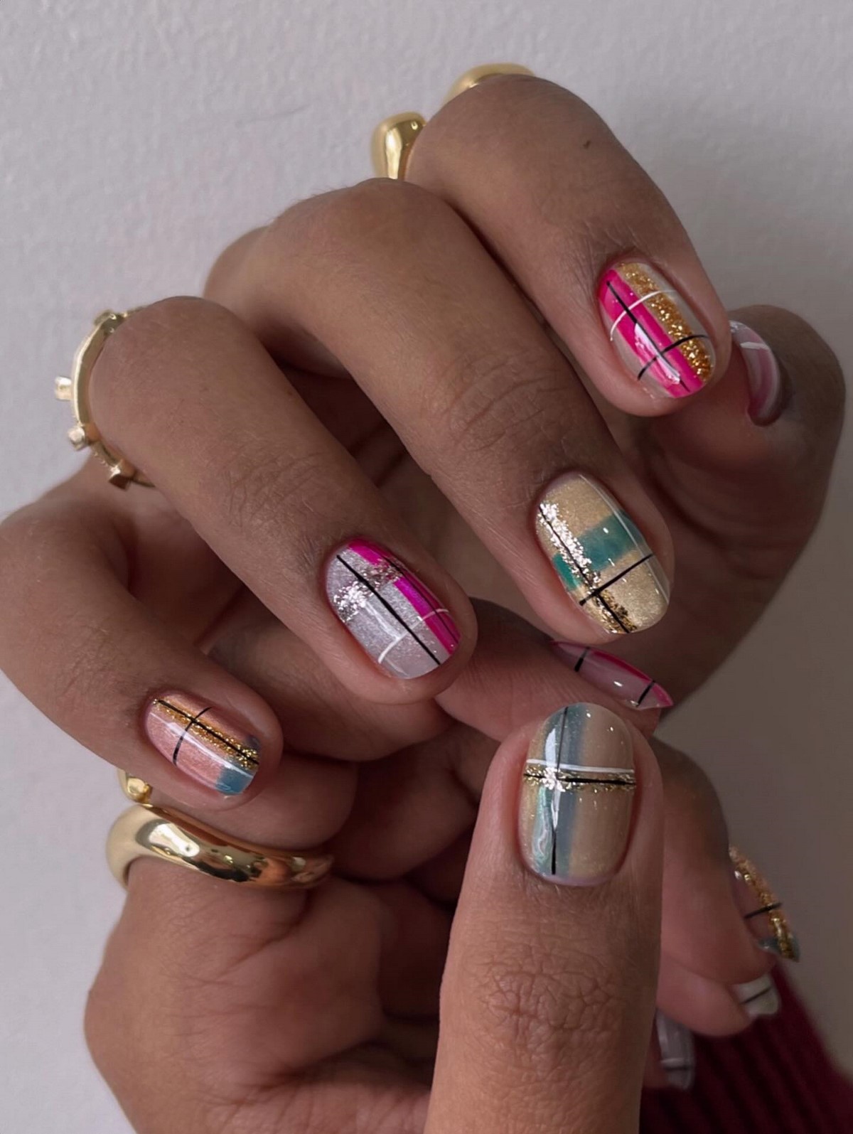 Клетчатый маникюр в апреле 2026: как выглядит аргайл сейчас