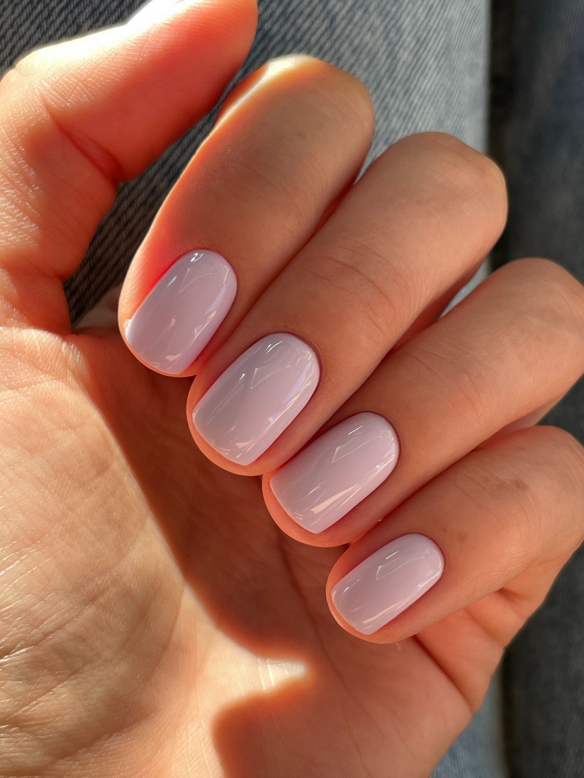 Короткие ногти снова в моде — и выглядят аккуратнее длинных