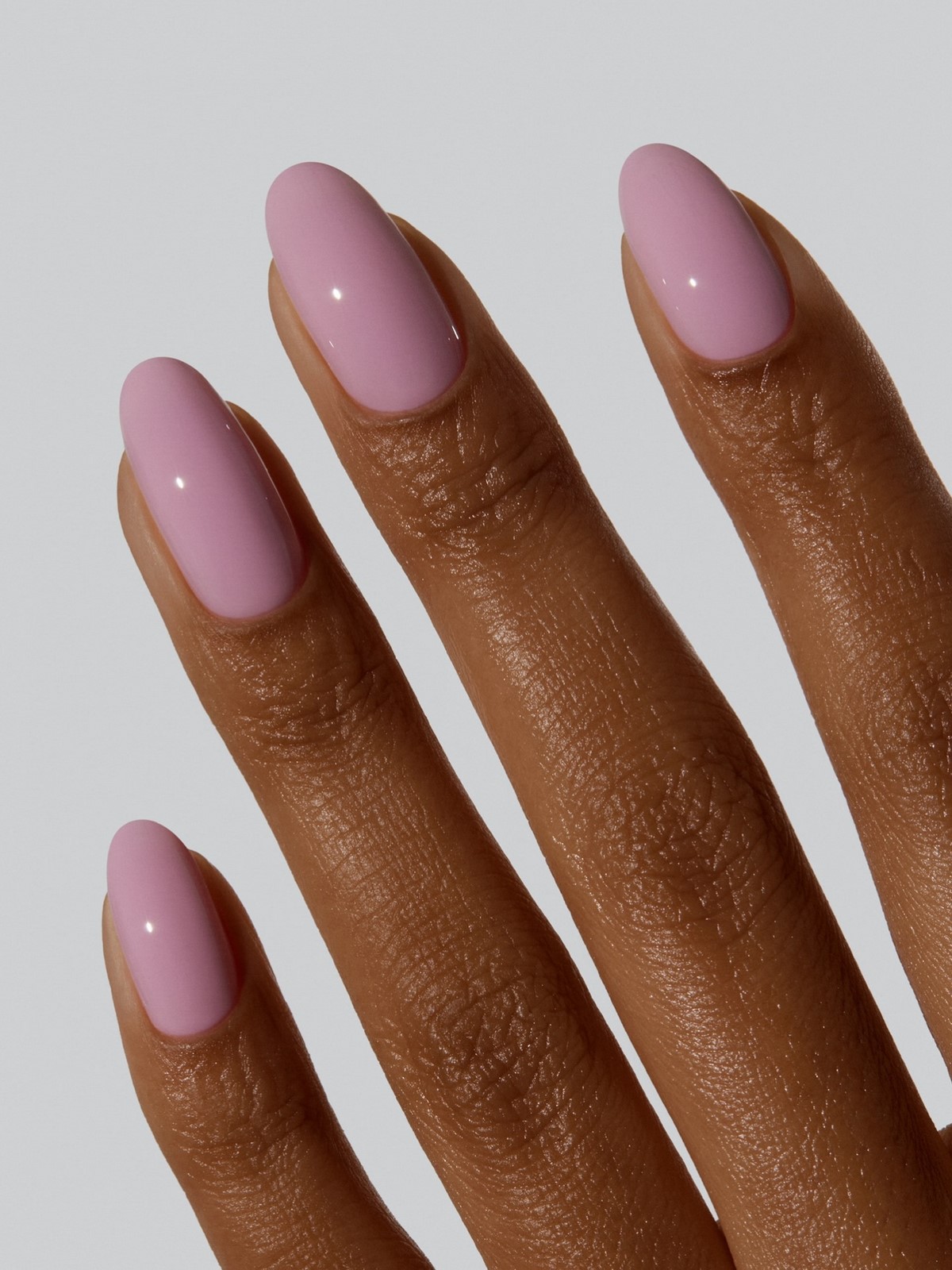 Этот маникюр выглядит дорого без дизайна — его выбирают чаще