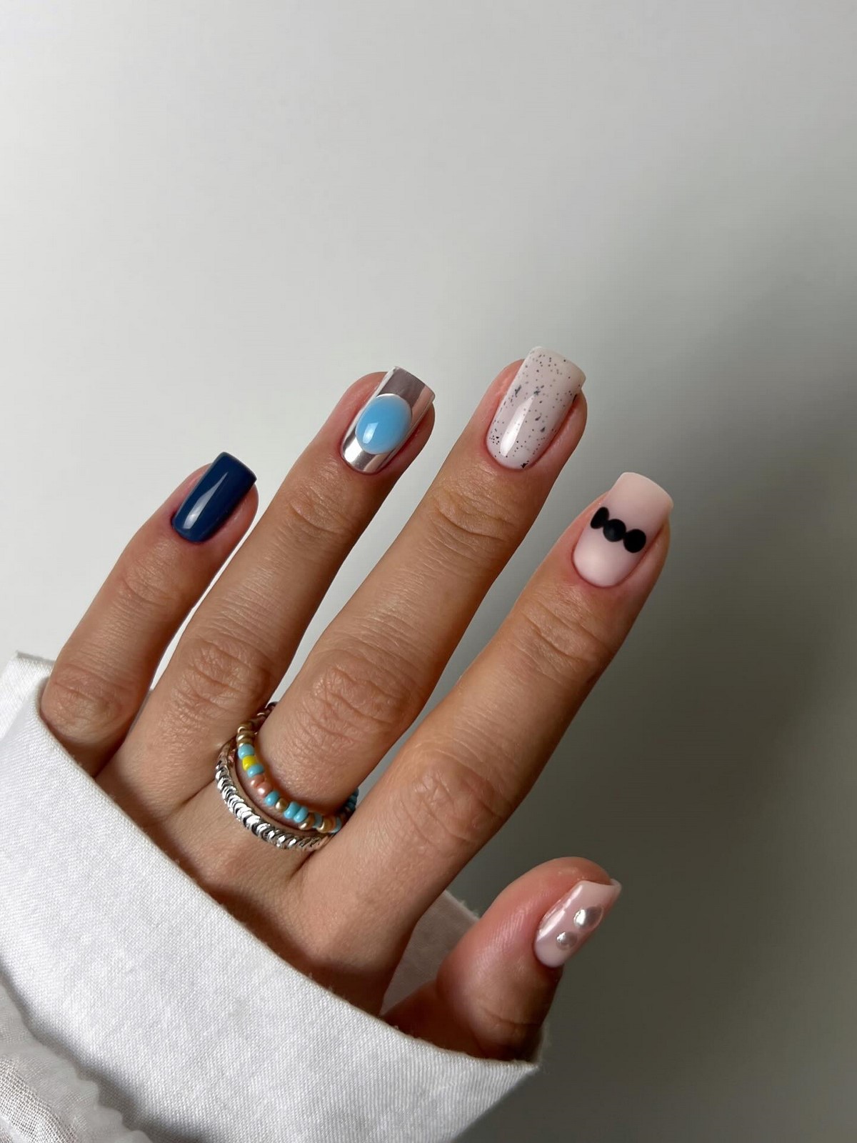 Короткие ногти снова в моде — и выглядят аккуратнее длинных