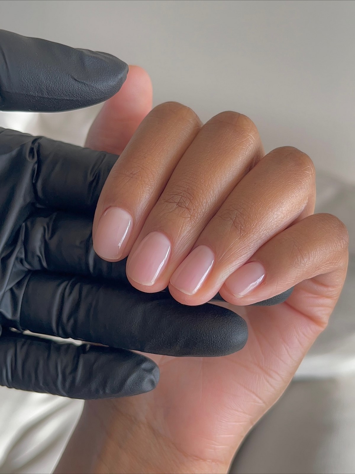 Этот маникюр дешевит руки — его все еще делают, не замечая ошибки