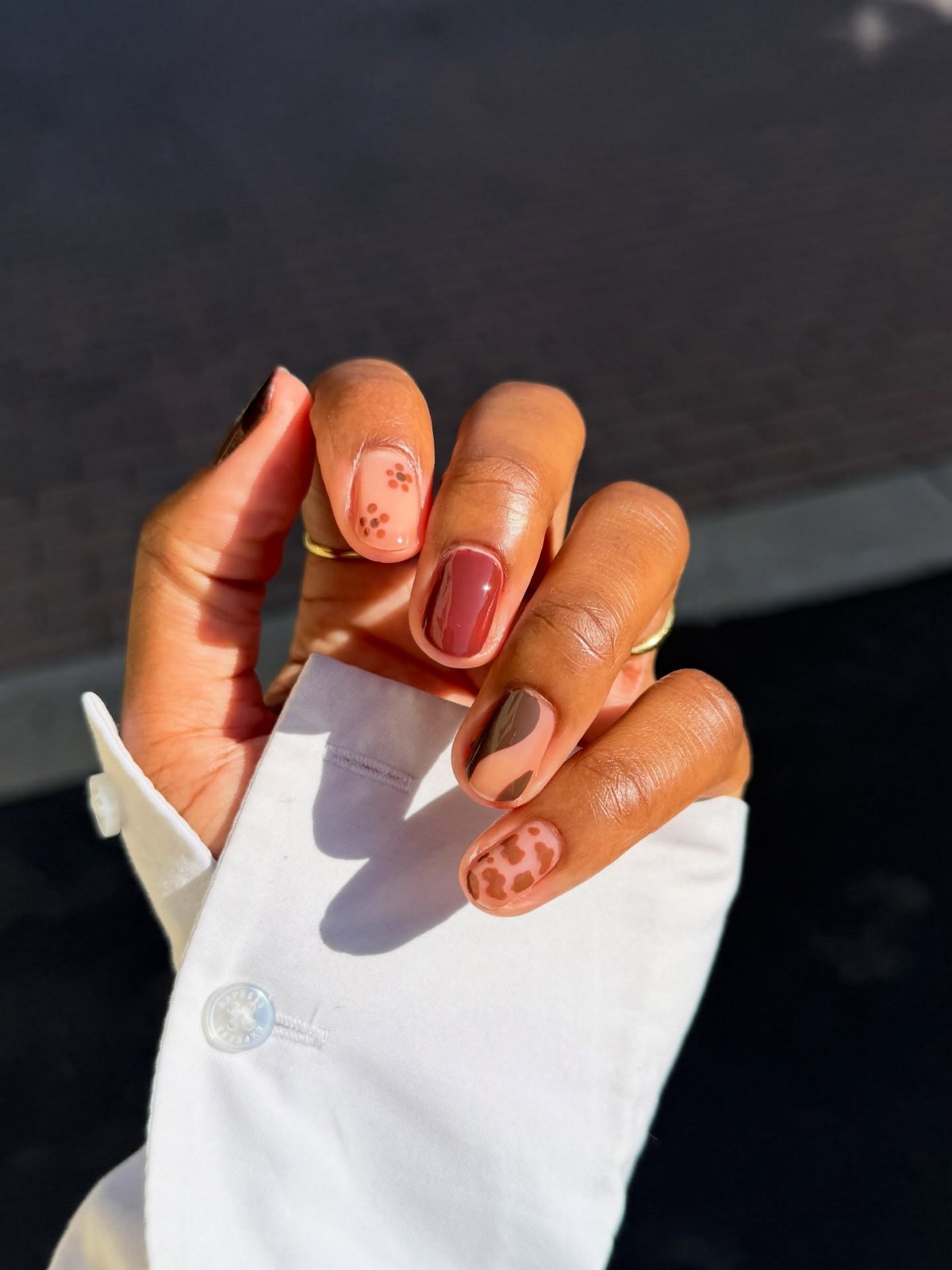 Короткие ногти снова в моде — и выглядят аккуратнее длинных