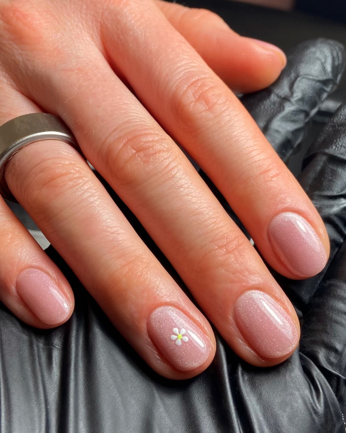 Маникюр 2026: идеи, которые сейчас выглядят по-новому (фото)