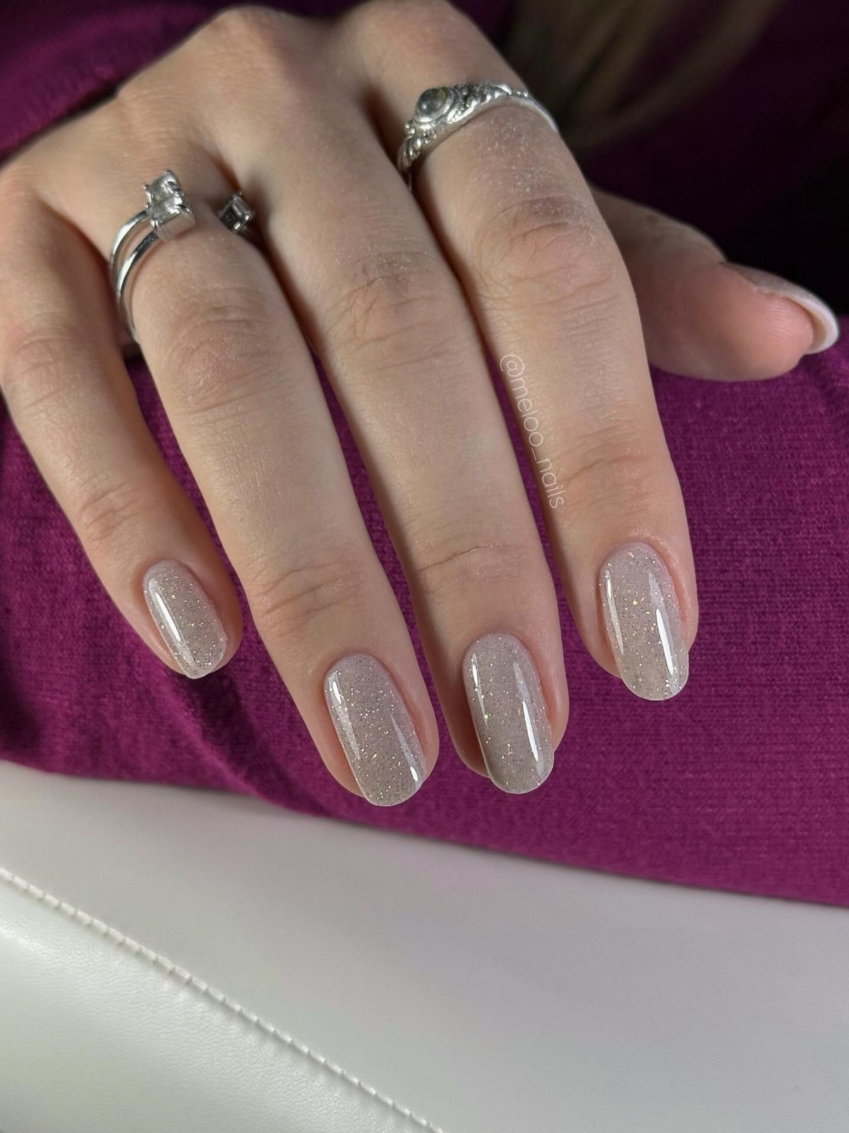 Этот маникюр выглядит дорого без дизайна — его выбирают чаще