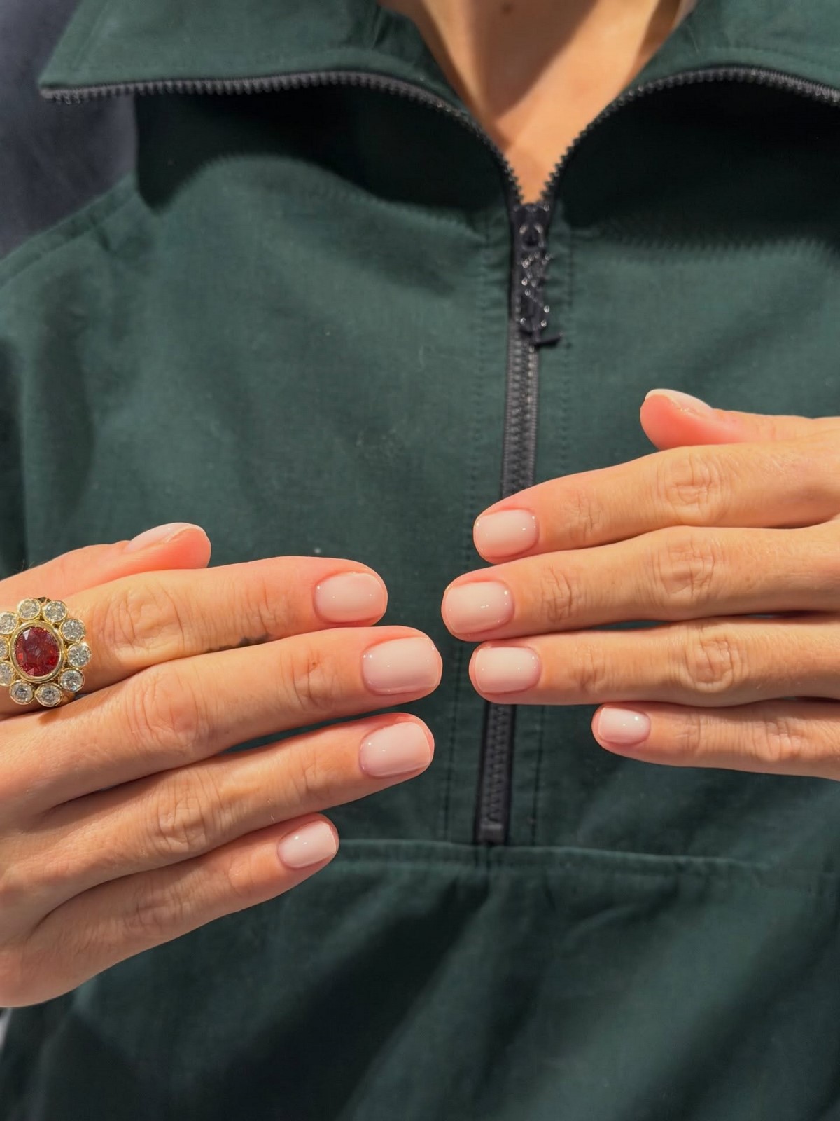 Этот маникюр дешевит руки — его все еще делают, не замечая ошибки