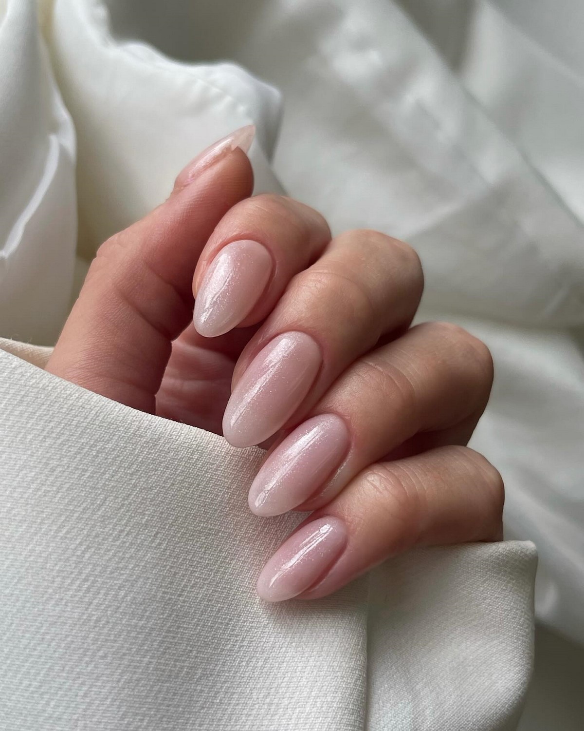 Этот маникюр выглядит дорого без дизайна — его выбирают чаще