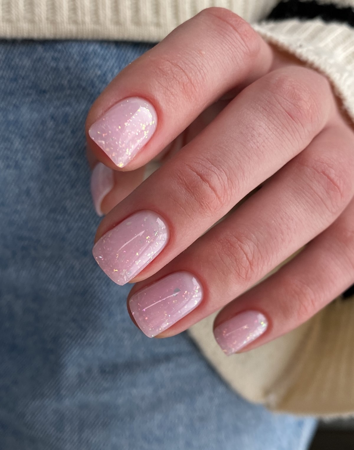 Этот маникюр выглядит дорого без дизайна — его выбирают чаще