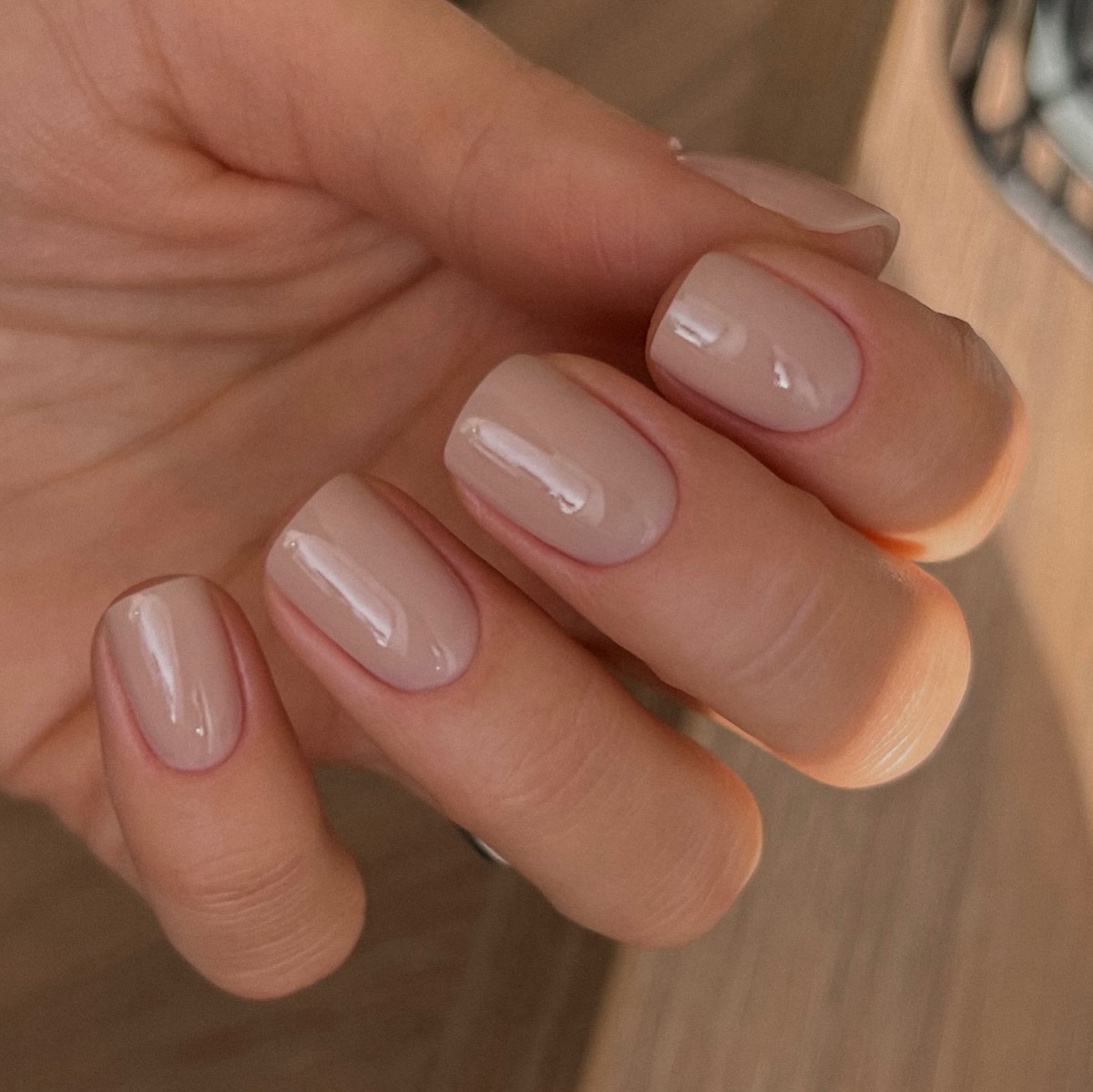 Этот маникюр выглядит дорого без дизайна — его выбирают чаще