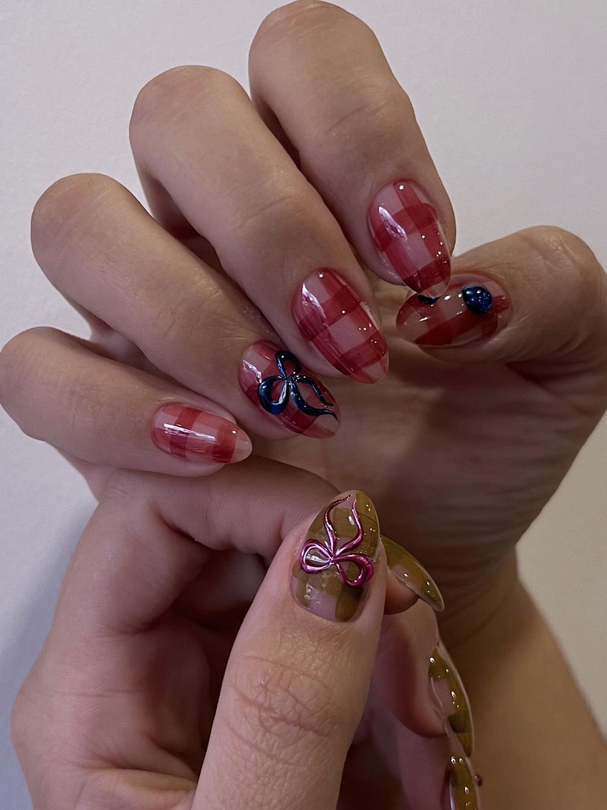 Клетчатый маникюр в апреле 2026: как выглядит аргайл сейчас