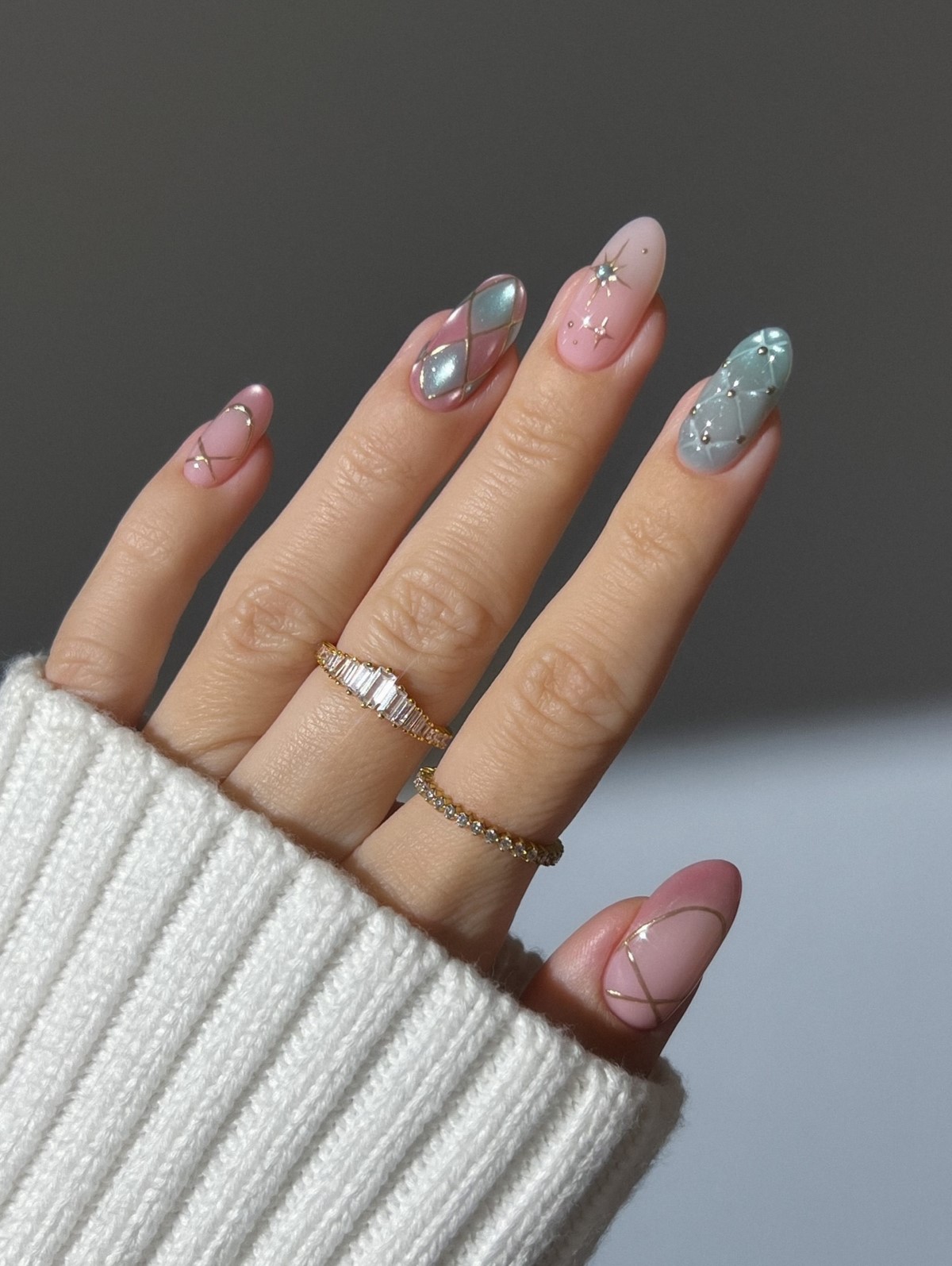 Клетчатый маникюр в апреле 2026: как выглядит аргайл сейчас