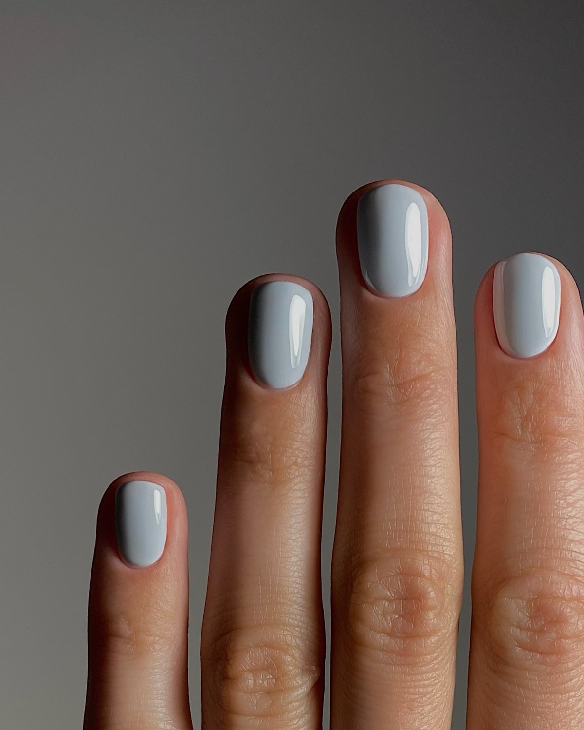 Короткие ногти снова в моде — и выглядят аккуратнее длинных