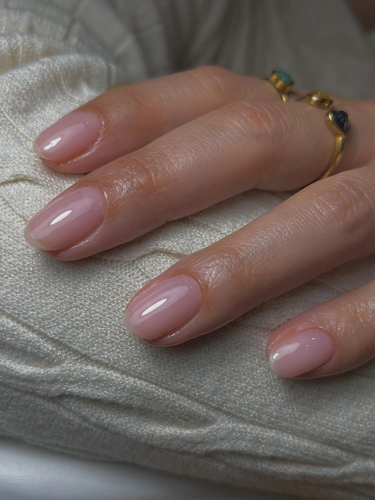 Короткие ногти снова в моде — и выглядят аккуратнее длинных